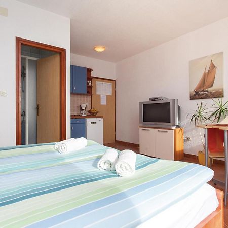 Stunning Apartment In Kornic With House Sea View ภายนอก รูปภาพ