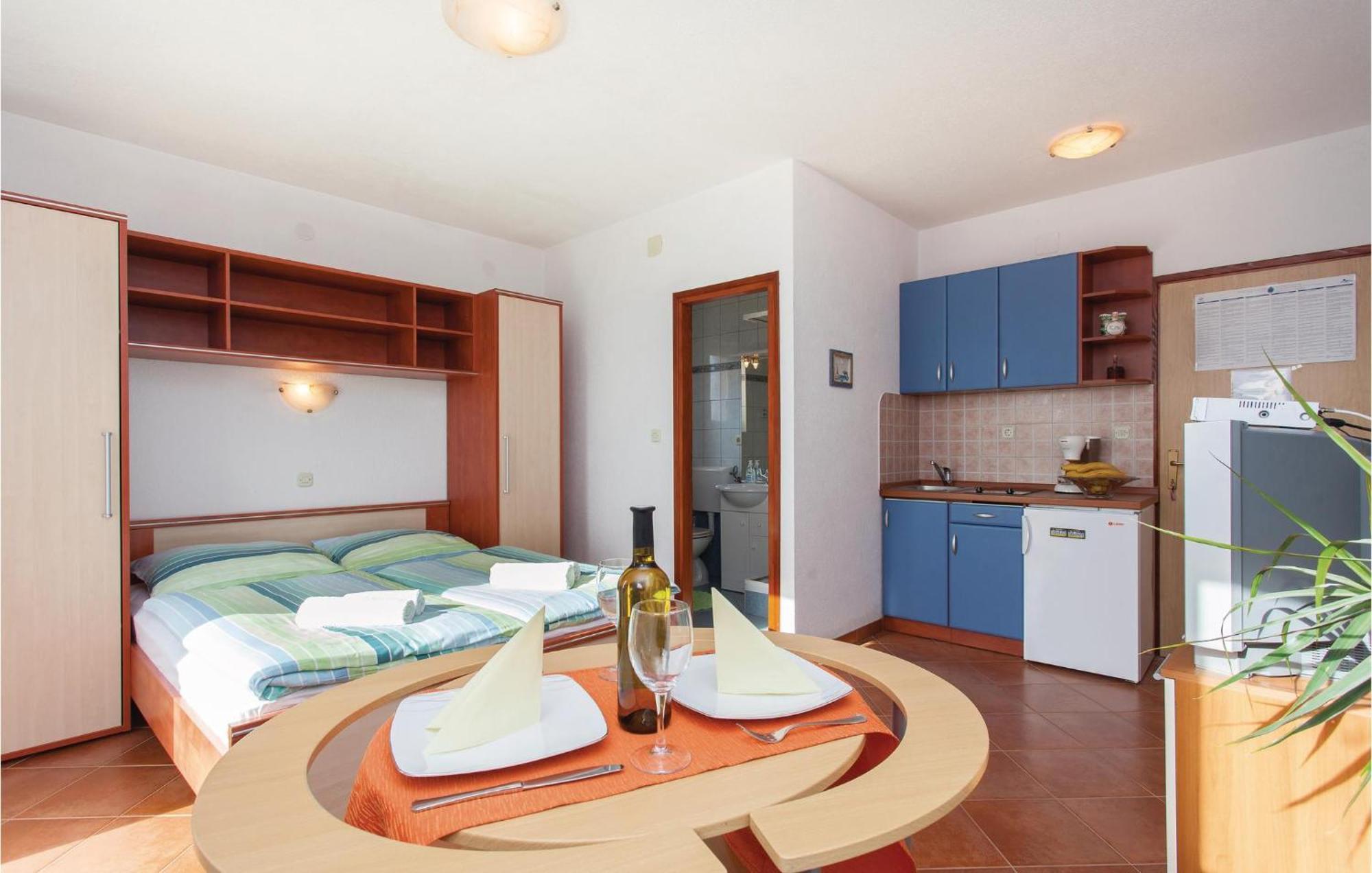 Stunning Apartment In Kornic With House Sea View ภายนอก รูปภาพ
